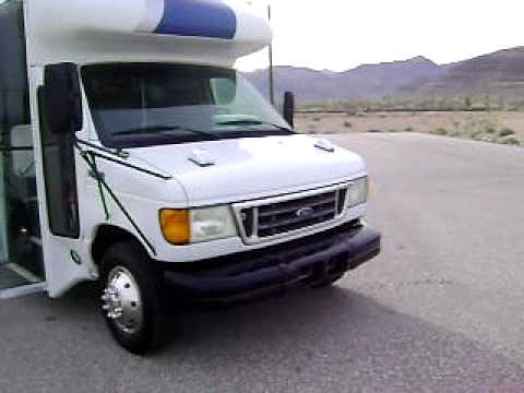 2005 Used Bus For Sale - 12 Passenger Startrans Wheelchair Bus with up to 3 Wheelchairs