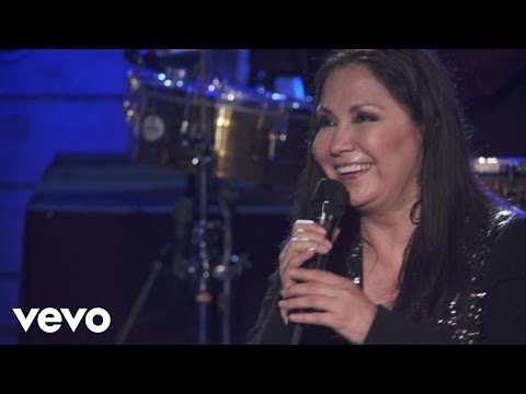 Videoclip de Es El Amor Quien Llega (Altos De Chavón Live Version) — Ana Gabriel