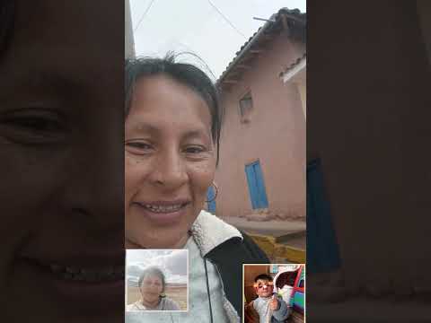 gozando el momento de la lluvia en maras Urubamba cusco.