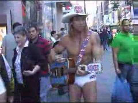 The Naked Cowboy SIngs the iMoondo Jingle!