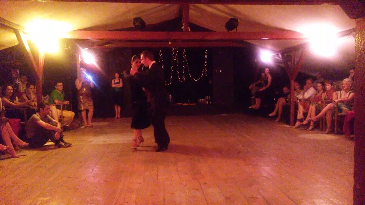 Csongor Kicsi y Laura Iaru, Francisco Canaro - Milonga de antaño, 1937