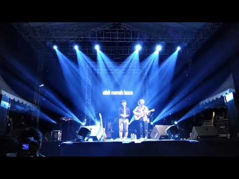 Tiba-Tiba Bunga dan Tembok di Panggung Efek Rumah Kaca