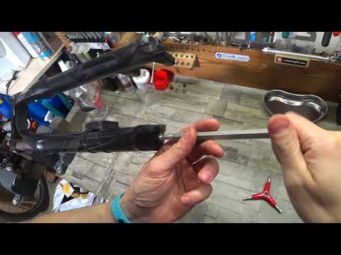 SR Suntuor AIR XCR + смазка для эластомерных вилок