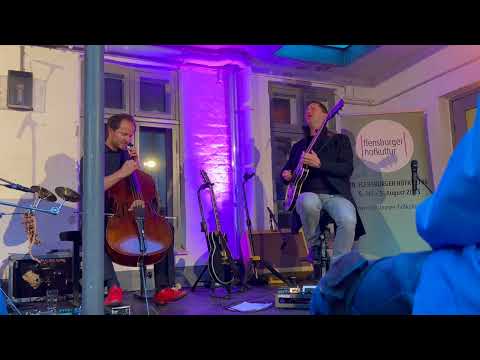 VILD MED DIRE STRAITS SOM DRENG - NU SPILLER HAN DET SELV