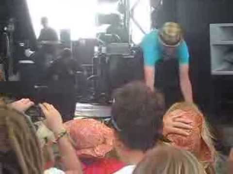 Boomtown 2013, Man proposes on stage