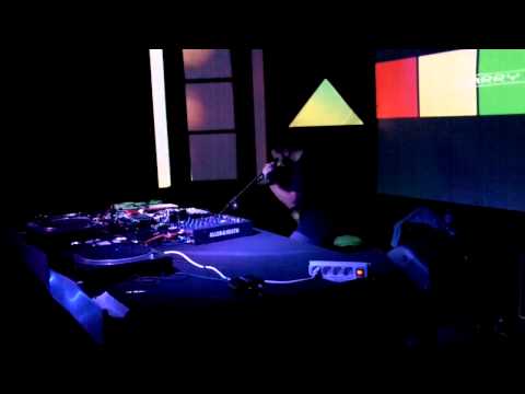 Larry Gus @ Tone Control Festival - Fusolab 2.0 - 30.11.2013 / ROMAINTHECLUB.com