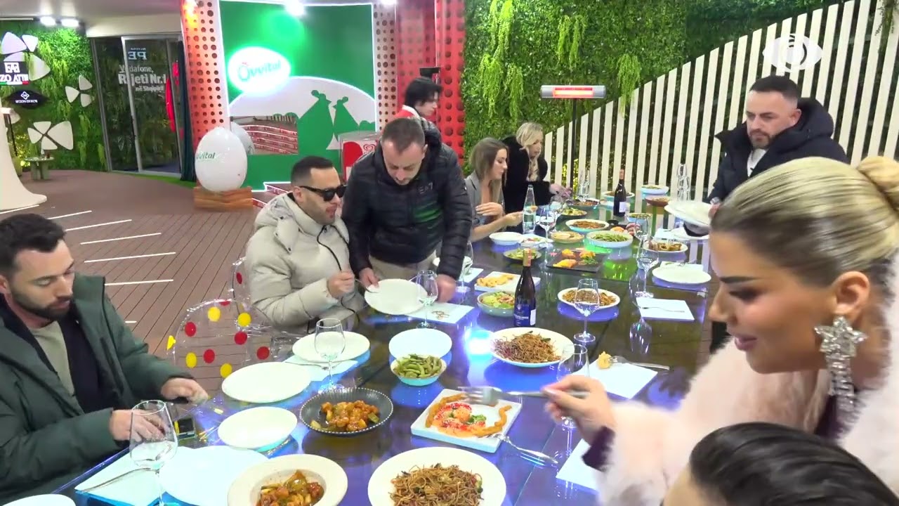 Darka, Seno ndihmon në shtrimin e tavolinës
