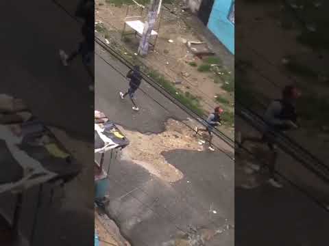 BANDA DE "BOMBO" DE LA CIENAGA ENFRENTA LA POLICÍA A TIROS EN GUACHUPITA🧶🚨 🙀🔫