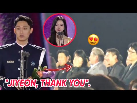 Lee Dohyun thanked GF Lim Jiyeon at his acceptance speech, watch his Exhuma family happy reaction!