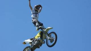 preview picture of video 'Freestyle Motocross in HD at Lumby Days 2010'