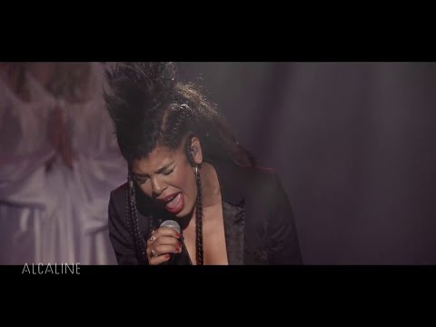 A écouter en préparant La salade de pâtes au poulet facile