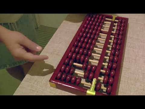 #Sonderausstellung "Eleganz und Geniessen". Ein #Gast erklärt den chinesischen #Kalkulator.