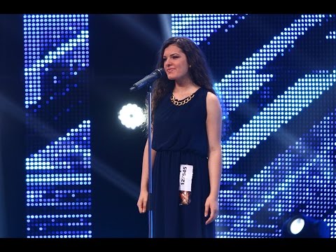 Prezentare: Medrea Giulia: "Cu muzică uşoară simt că evadez şi, probabil, de asta o iubesc"