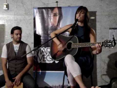 Mariana Vega - Lejos de reconocer