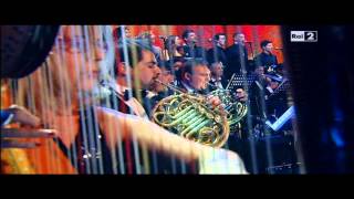 Patti Smith e Arisa in People have the power. Orchestra diretta da Renato Serio