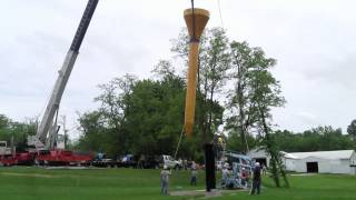 preview picture of video 'World's Largest Golf Tee Installation (time-lapse)'