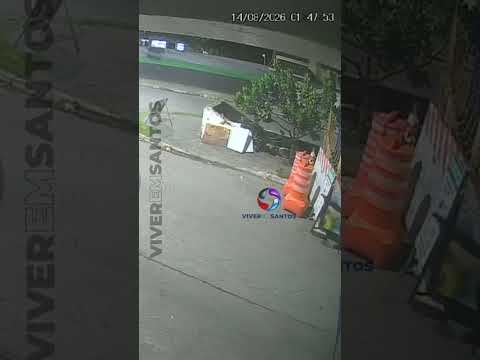 Criminosos armam emboscada e atiram contra base da Polícia Ambiental em Guarujá.