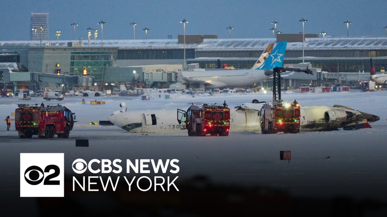 Investigators looking into crash landing at Toronto airport