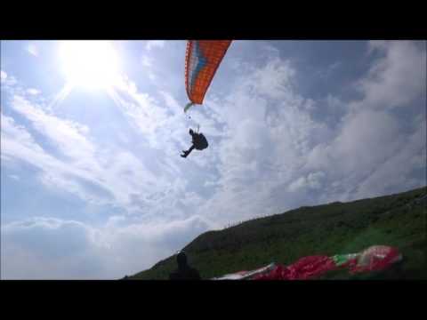 Gefährlicher Raketenstart mit dem Gleitschirm am Stol