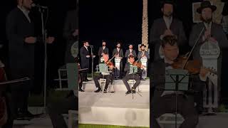 מוטי שטיינמץ מרגש בחופה על הים קיסריה