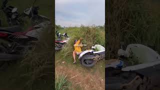 Download lagu momen bang baud terjatuh saat main layang layang #shorts #vidiokocak mp3
