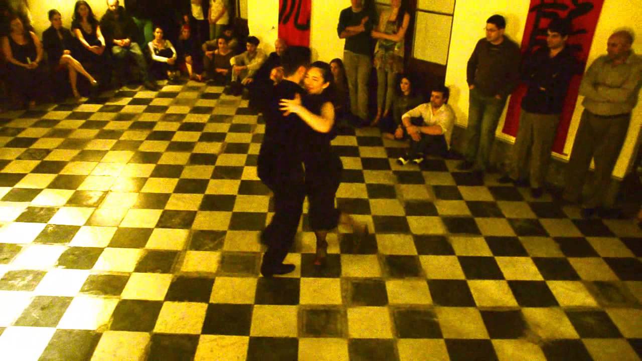 Inés Muzzopappa y Dante Sánchez en Milonga El Tigre y El Dragón 2 de 4