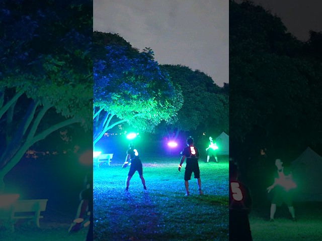Vídeo relacionado con TOSY Flying Disc - 16 Millones de Colores RGB Leds, Brillante, Modos Inteligentes, iluminación automática, Recargable, Regalo de Pascua y cumpleaños para niños y Adolescentes, Frisbee de 175 g