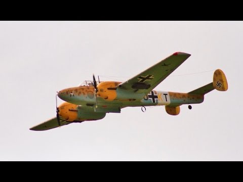 MULTIPLE WW2 RC BOMBERS - GIANT SCALE FLYING DISPLAY INC BOMB DROP - LMA EAST KIRKBY - 2017