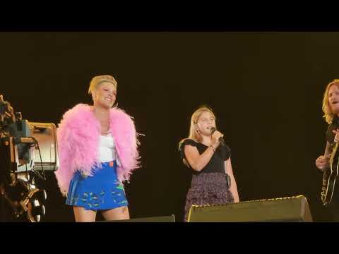 Pink - Cover Me In Sunshine (Pinkpop Festival 16/06/23)