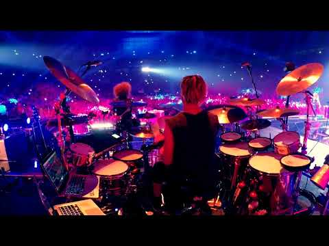 Brendan Buckley w/Shakira "Waka Waka" live Barcelona 7/6/18