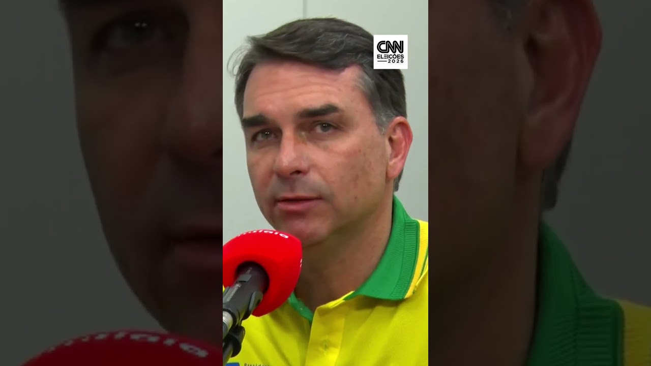 Flávio Bolsonaro sobre imagem de Jair na campanha: