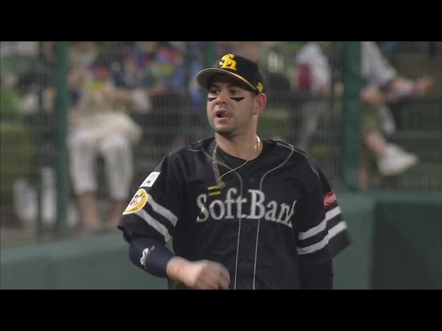 【4回裏】期待の助っ人がお目覚め!? ホークス・アルバレス スライディングキャッチのナイスプレーを見せる!! 2021/8/24 L-H