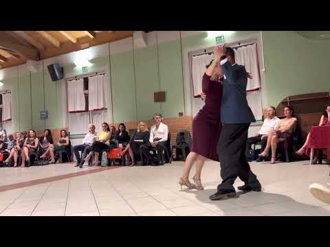 Show Barbara Carpino e Claudio Forte @LaMaquinaTangueraCarrara Milongon al Fienile di Viareggio 2/5