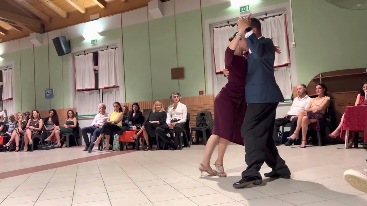 Show Barbara Carpino e Claudio Forte @LaMaquinaTangueraCarrara Milongon al Fienile di Viareggio 2/5