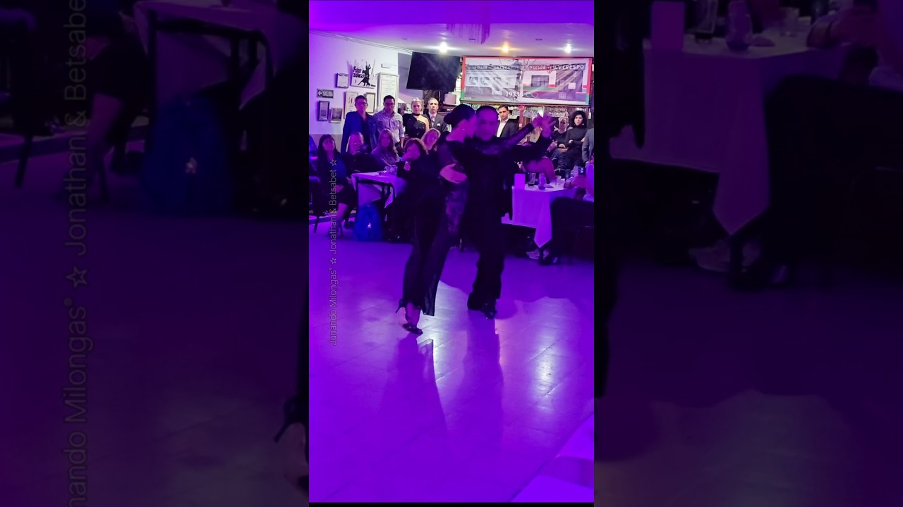 Bailan! Jonathan Spitel & Betsabet Flores | Gallo Ciego | Tango Argentino |  Junando Milongas®