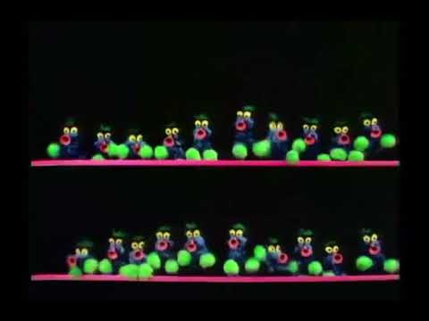 The Muppet Show - 113: Bruce Forsyth - “In a Little Spanish Town” (1976)