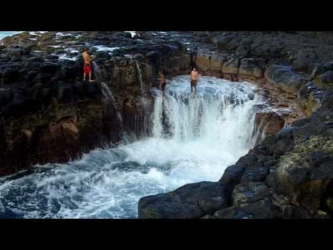 download lagu mp3 mp4 Queens Bath Hawaii, download lagu Queens Bath Hawaii gratis, unduh video klip Queens Bath Hawaii