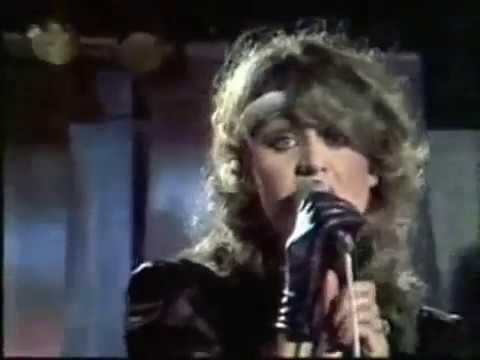 HEČKOVCI - Kráľovná pavlačí a dvorov 85´