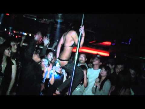 夜店 disco 少女 跳到 除胸罩
