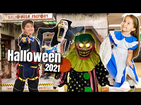Haunting Hour at the Scary Halloween Store [New Costumes Ideas] Help Us Decide Fast | Moms New Hair
