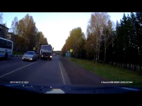 Ушел от грузовика в кювет