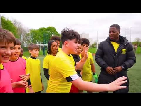 SV2! 100 Kids VS 10 Year Old Pro Footballer