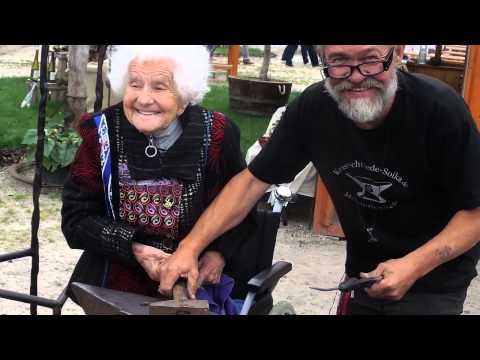 Oma Ella beim Schmid