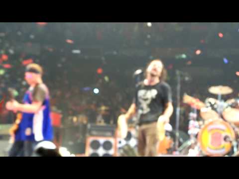 Pearl Jam 10.31.09 Spectrum Philly 4 - Halloween - Rockin