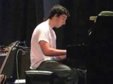 karim  plays  Moon light sonata ,  Al chiaro di luna