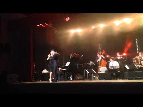  Isabella Fusi  and  Diego Amado  are  dancing  to  a  tango