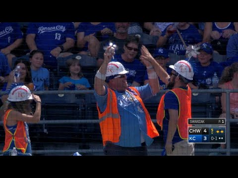 CWS@KC: Fan catches foul ball, gives it to young fan