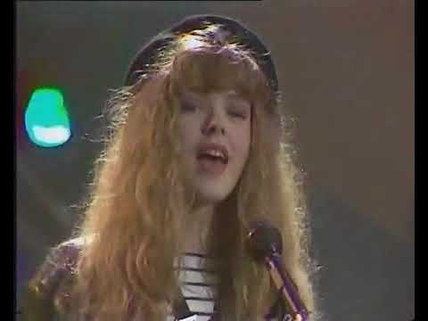 Alex y Christina   "Chas y aparezco a tu lado" (A Tope 20/04/1988)