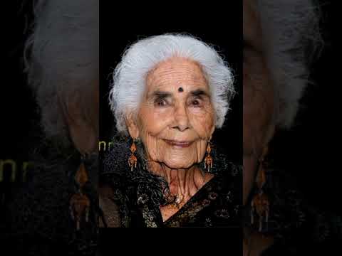 surekha पंछी बनू उड़ती फिरू मस्त गगन में सॉन्ग