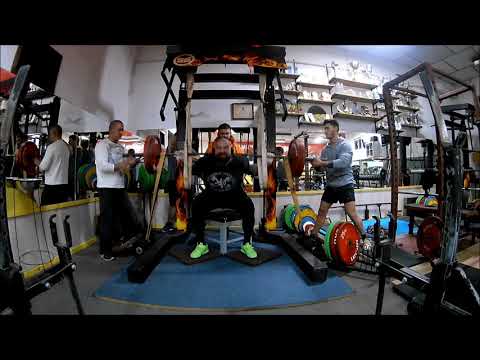 Box squat with bands